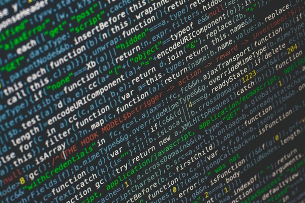 Quels sont les avantages des écrans e-ink pour les applications industrielles en extérieur ?